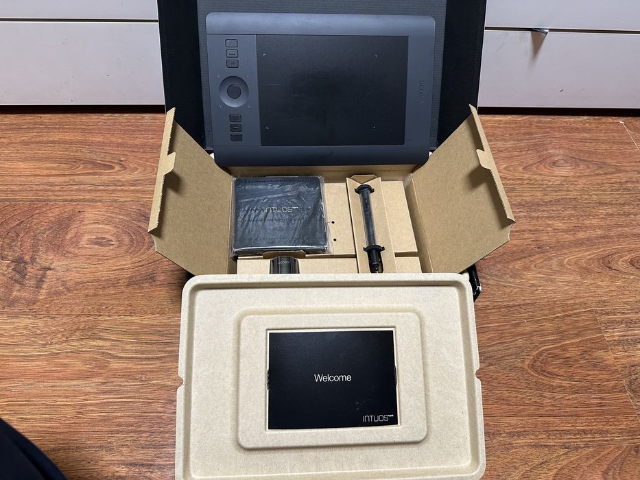 Графичен таблет WACOM INTUOS PRO S