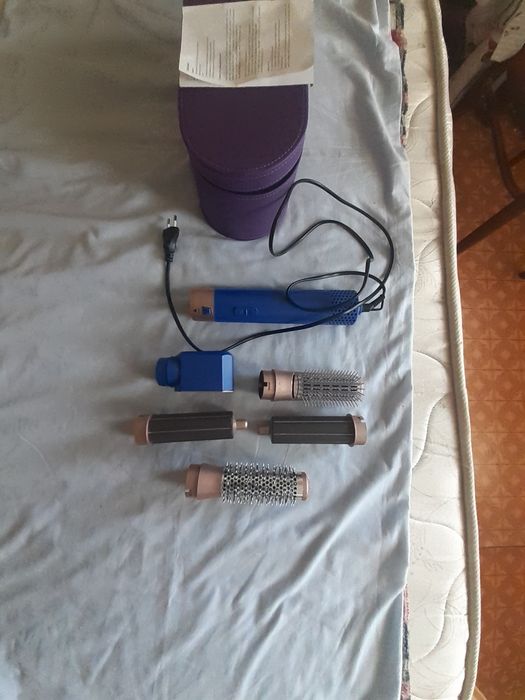 Продам набор Дайсон в комплекте новый