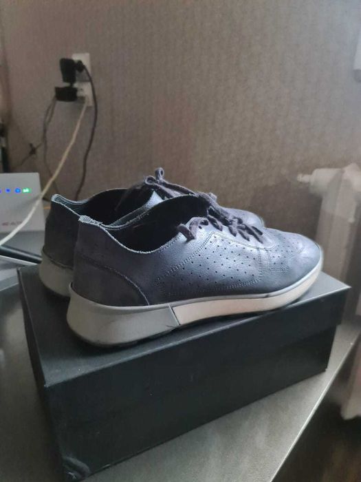 Продам мужскую обувь