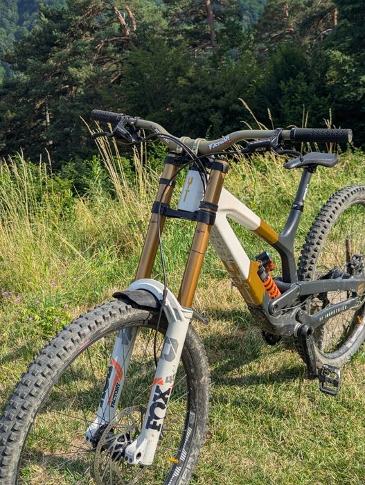 Vând YT Tues Core 4 – Bicicletă Downhill / DH