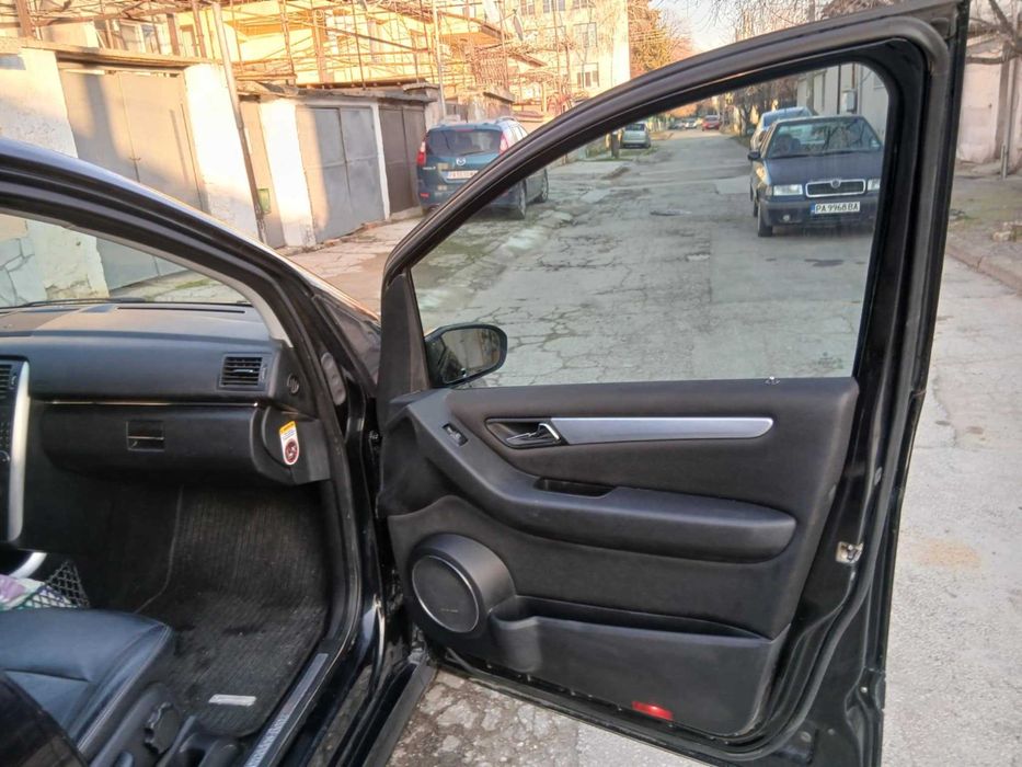 Продавам мерцедес В 200