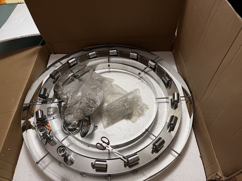 Продается люстра