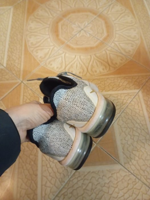 Маратонки Nike  39 номер