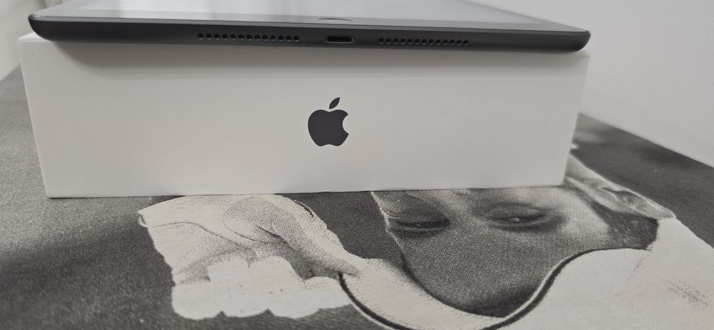 Apple iPad 9 (64 GB, Wi-Fi)

Планшет в отличном состоянии, в