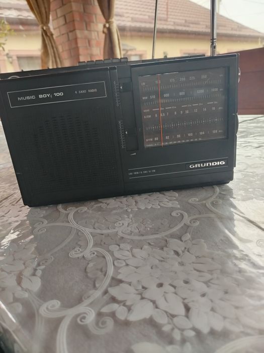 Vând radio casetofon Philips și radioGrunding Music 100 boy
