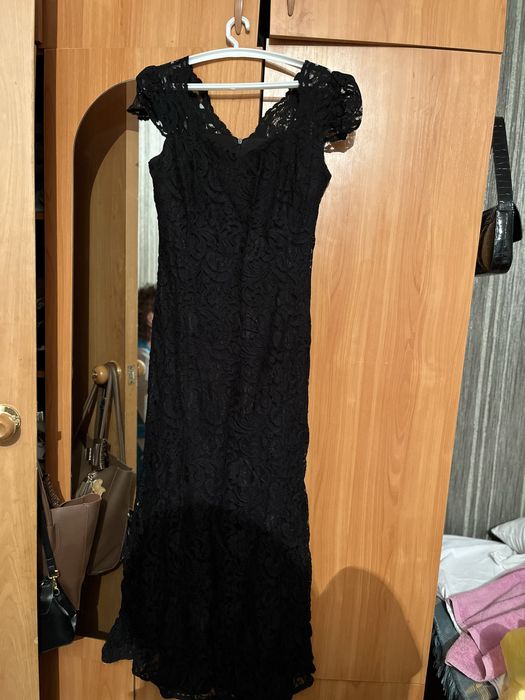 Черное вечернее платье с поясом