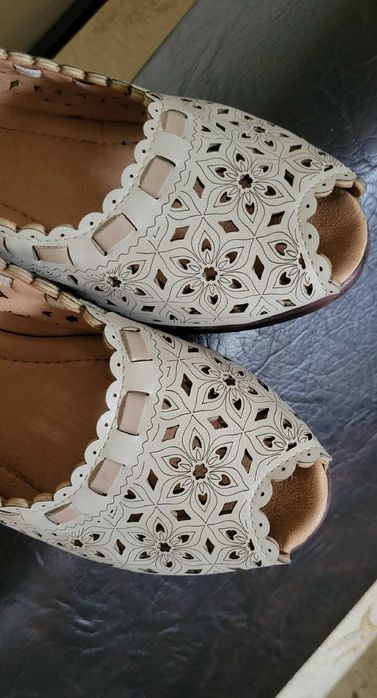 Pantofi de vara / sandale de dama din piele, dantelate si decupate