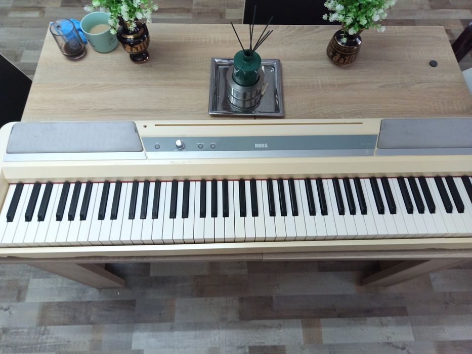 Orgă KORG  sp170s