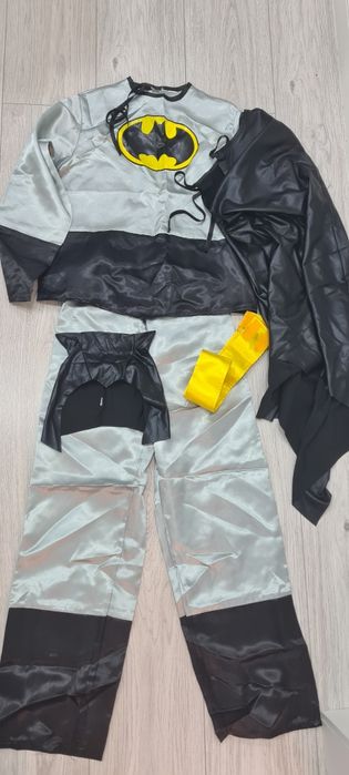 Срочно продам кастюм бетмона