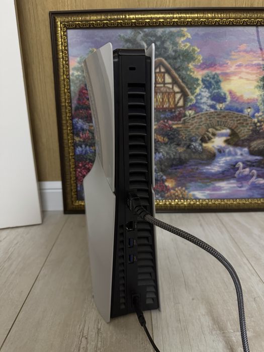 Продаю PS5 Slim с дисководом и 3 джостиками