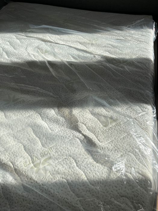 Спалня с матрак като нови