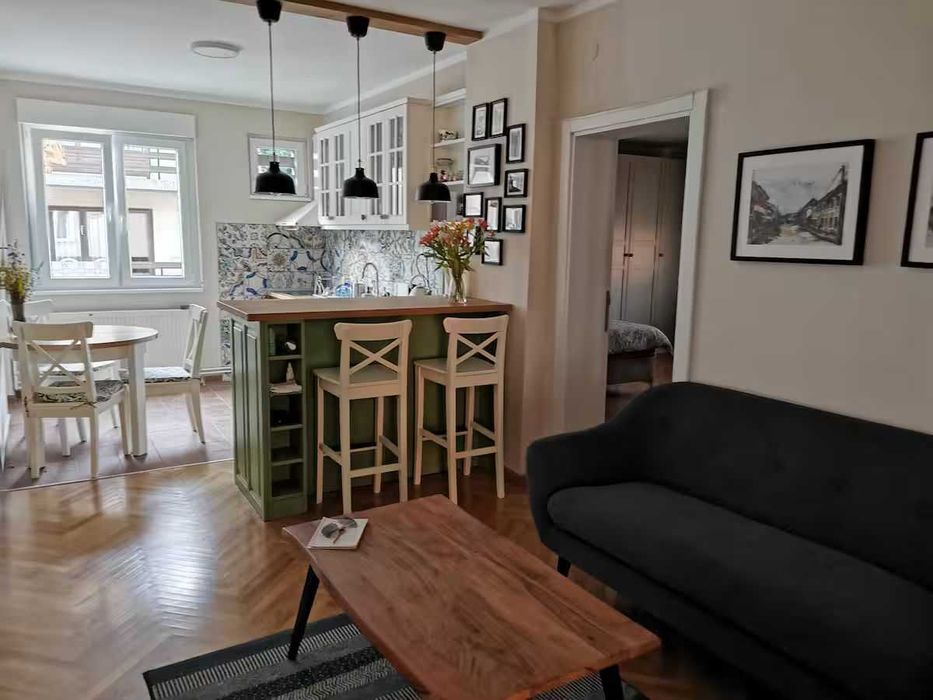 Продава се Тристаен апартамент в Пловдив, Съдийски - 95 кв.м за 1979 €/кв.м - Снимка #1