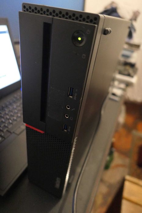 PC LENOVO ThinkCentre M800 M700 SFF Procesor Quad Intel Core i7-6700 i5-6600 Memorie Ram 8 GB DDDR4 Hdd 500 GB sau SSD 120GB