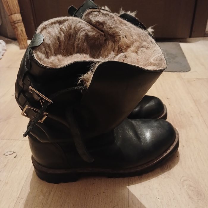 Продам унты в нормальном состояний