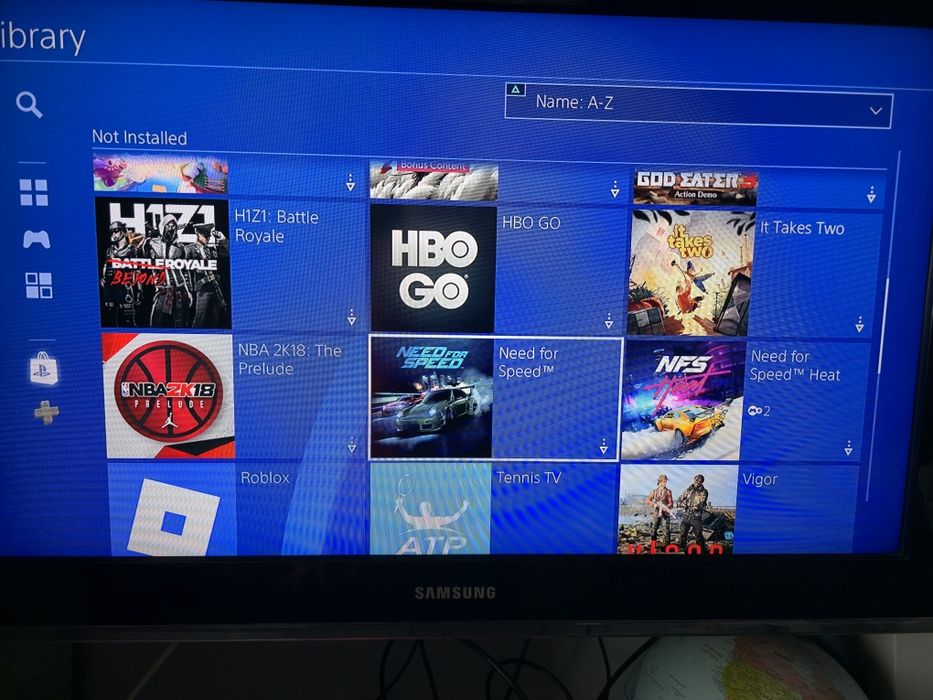 PS4 PRO 1TB + 2 Джойстика + Стойка + ТОП Игри (FIFA22, TopSpin 25, It Takes Two