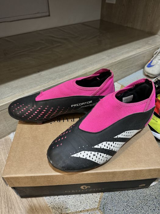 Продам детские кроссовки Adidas