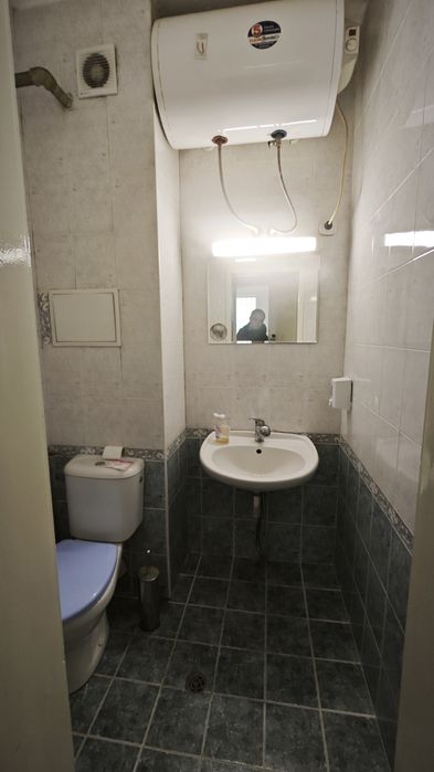 Под наем: Офис, помещение, магазин.