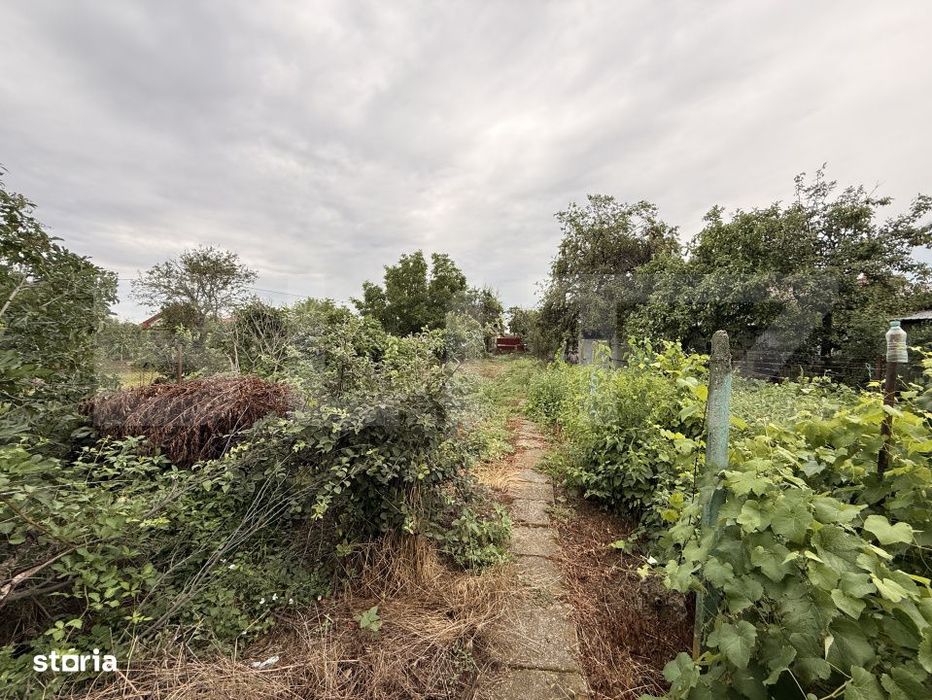 Teren IV 1.308 mp, cu casa veche si grajd, dubla deschidere, zona Prea