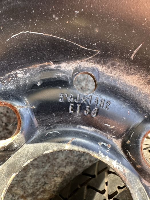 Продавам резервна джанта ( патерица)-2 бр