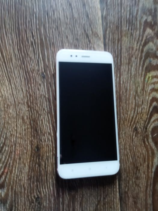 Телефон Mi a1 Xiaomi.