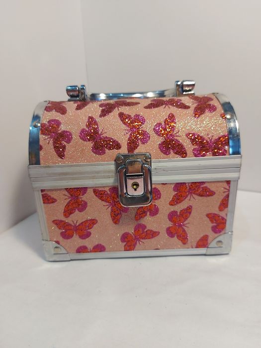 Шкатулка с бабочками.