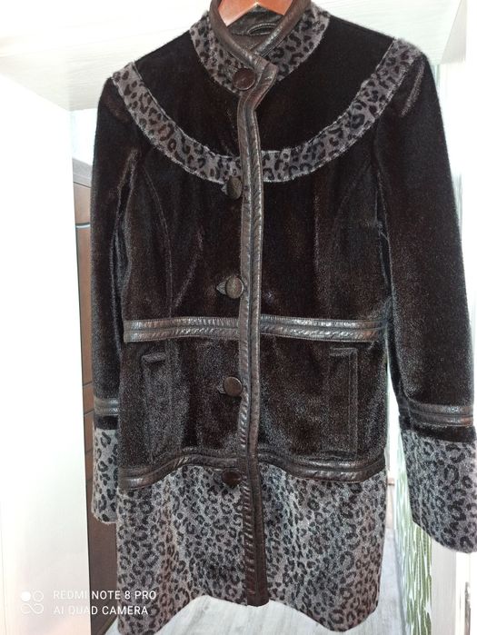 Продавам палто,, Юнона,, обличано 2пъти.Размер-XL.Цена 27 евро.