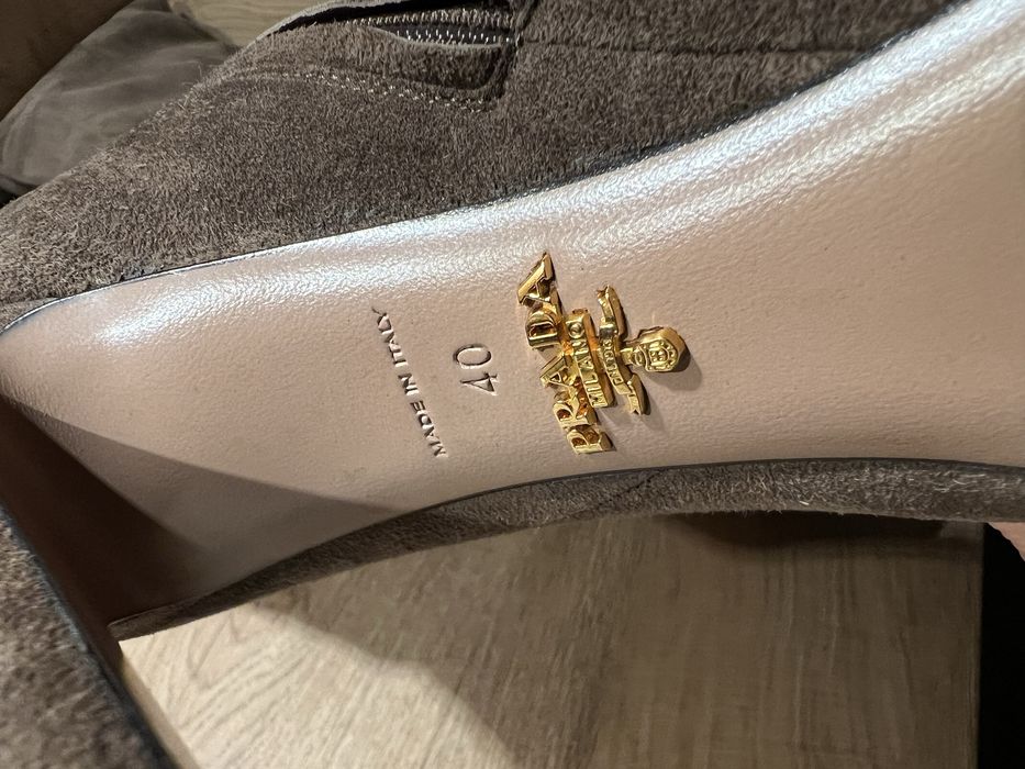 Prada ботуши на висок ток