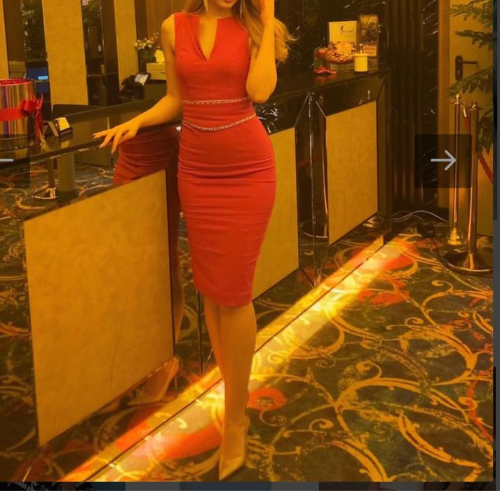 Розова рокля Alessa