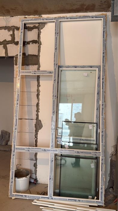 Батарея и окно пластиковая