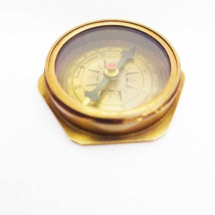 Бронзов компас с вечен календар с дървена ретро кутия