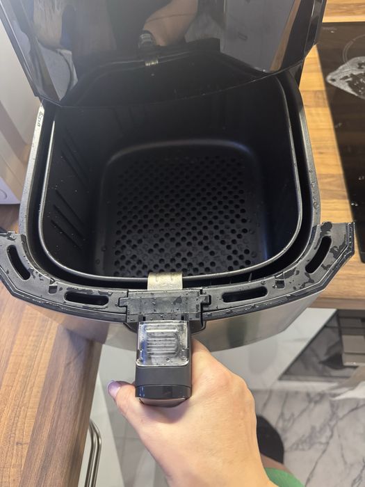 Продавам еърфраер