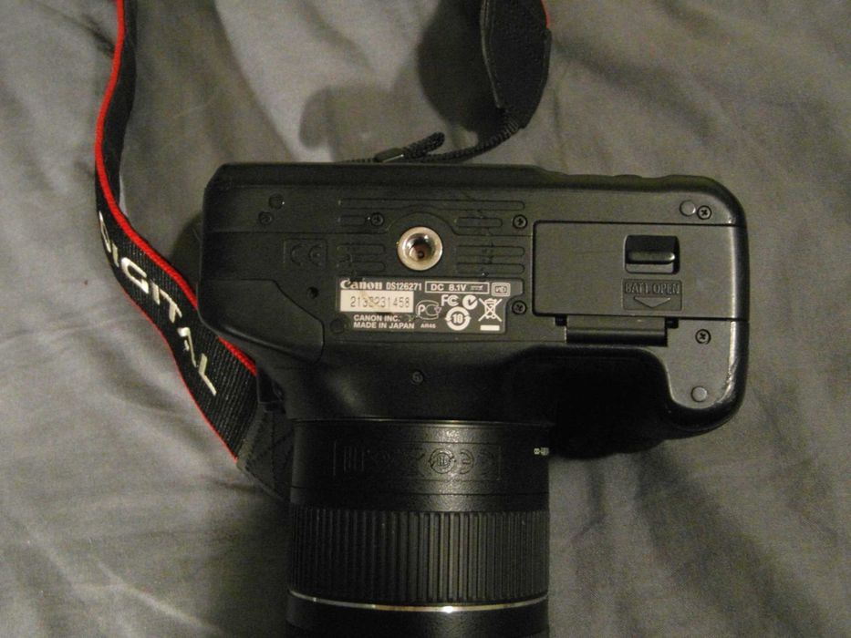 Фотоапарат Canon EOS 550D във идеално състояние,със - 4 бр.Обективи