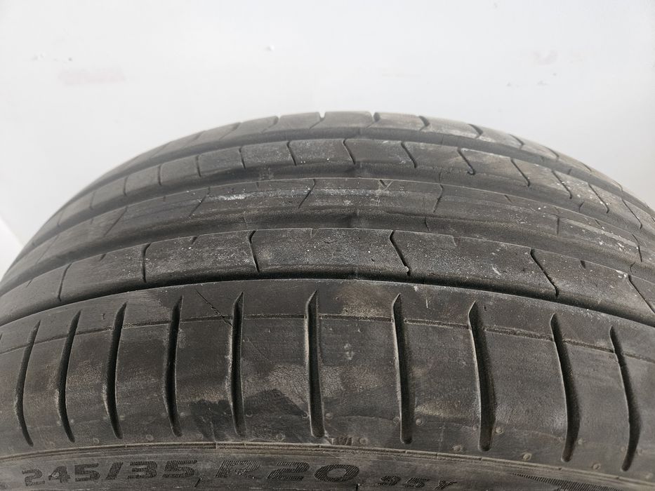 Vând anvelope Pirelli