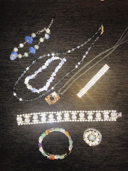 Красиви бижута от естествени полускъпоценни камъни С ПОДАРЪК ПО ИЗБОР