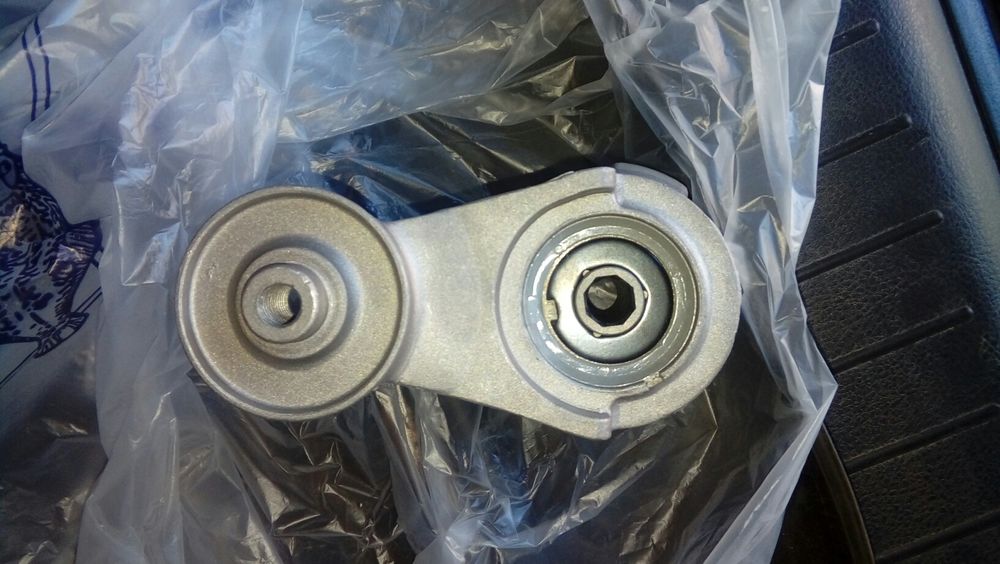 Натяжитель ремня