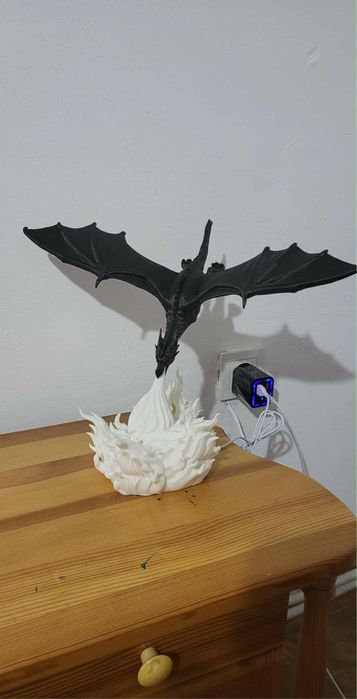 Уникална 3D принтирана лампа – Дракон, който изригва светлина!