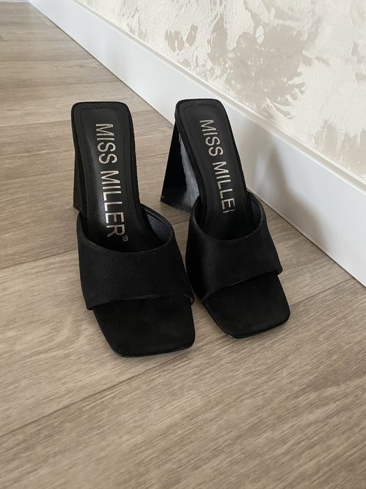 Продам замшевые туфли