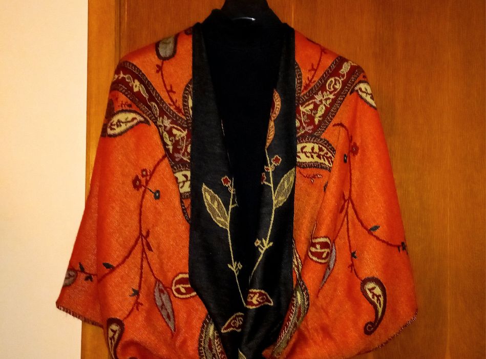 Poncho/șal cu doua fețe, din stofă moale din lana și acril
