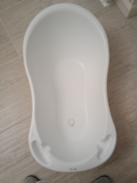 Продам ванночку со спинкой