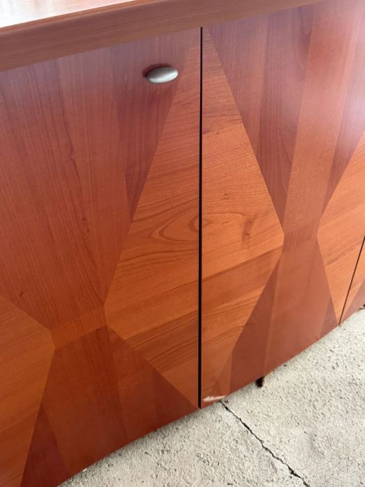 Шкаф из вишневого дерево