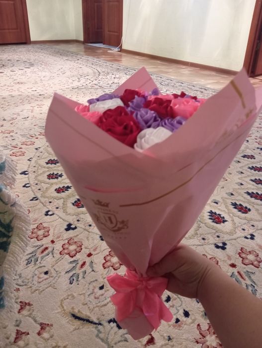 Қолдан жасалған букет