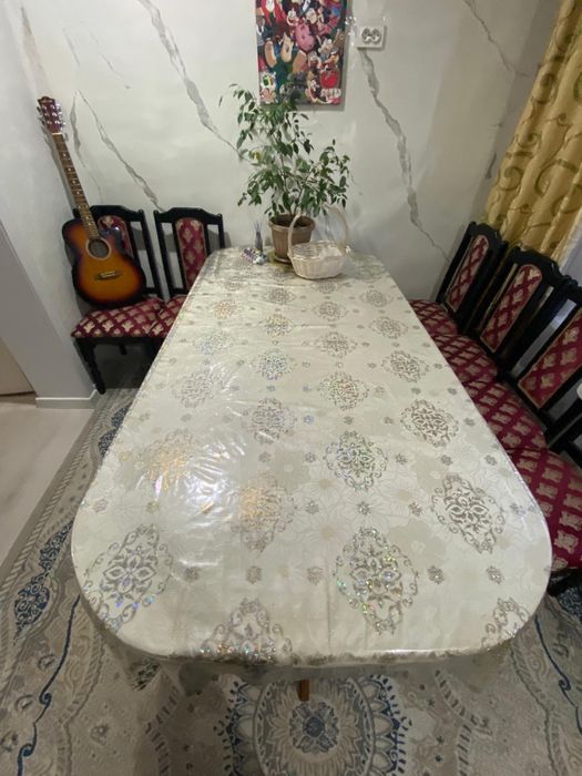 Продам стол без стульев