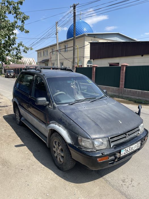 Продаю машину RVR 1994