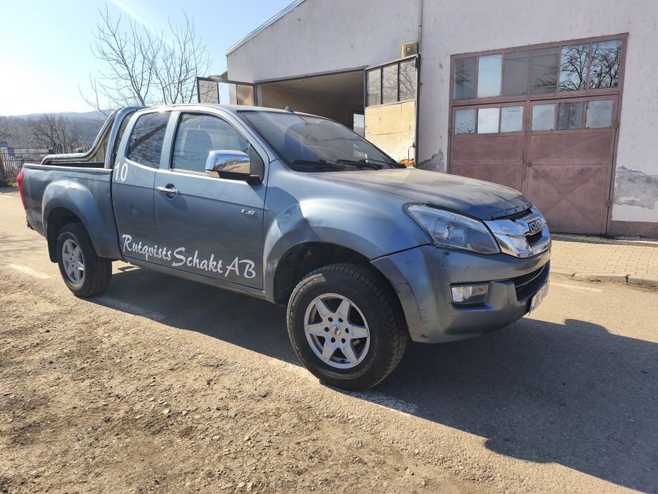 Vand sau schimb Isuzu d max 2015