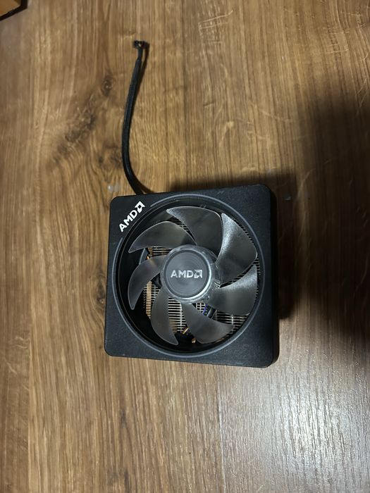 Vand cooler procesor amd wraith prism rgb