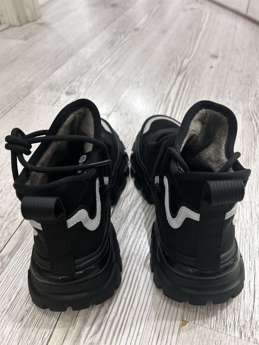 Кросовки женские 37 р