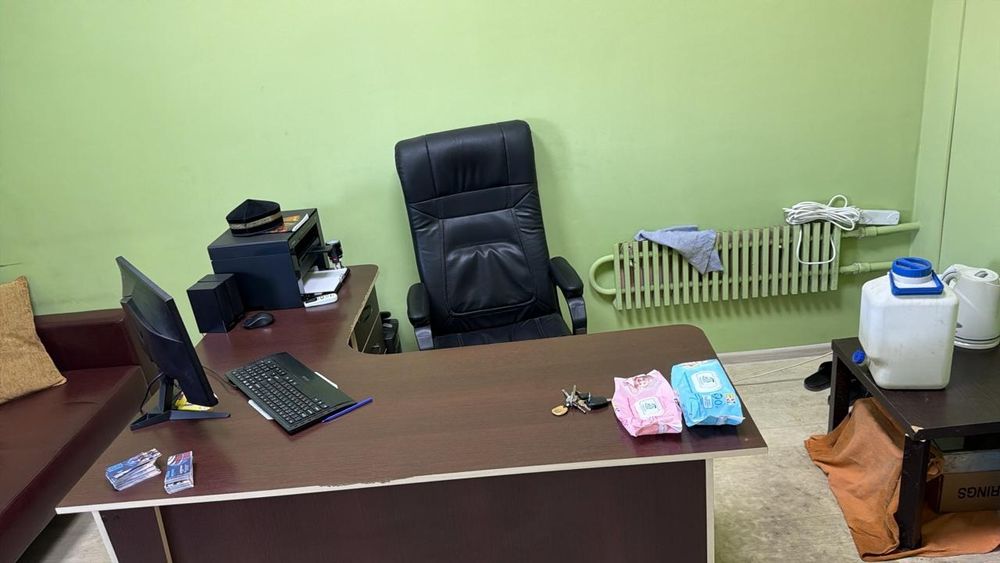 Офисный стол угловой