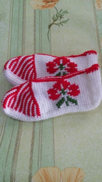 Ръчно плетени терлици на една кука