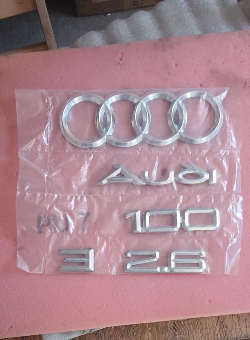 Продам эмблему на ауди 100