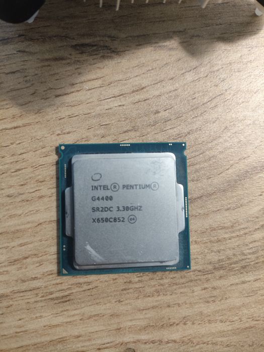 Процессор Intel G4400+кулер встроенная графика